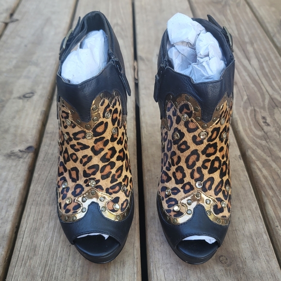 Reba Western Leather Booties - Picture 5 of 10